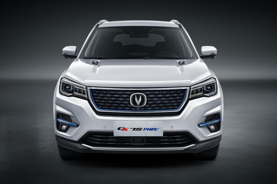  Changan CS75 PHEV 2018 года  (фото 11 из 17)